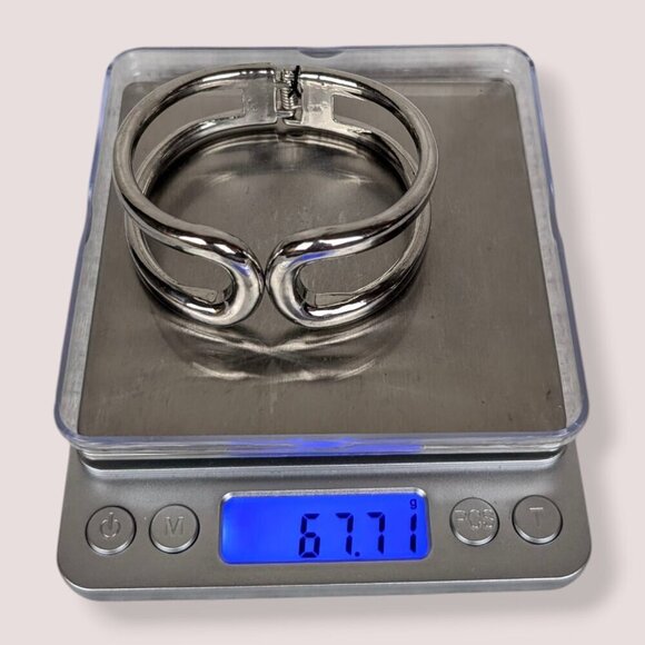 (2/$20) Vintage Cut Out Hinge Bracelet - Picture 6 of 6